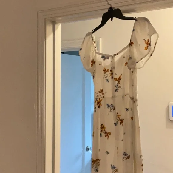 Floral White Dress - Picture 4 of 5